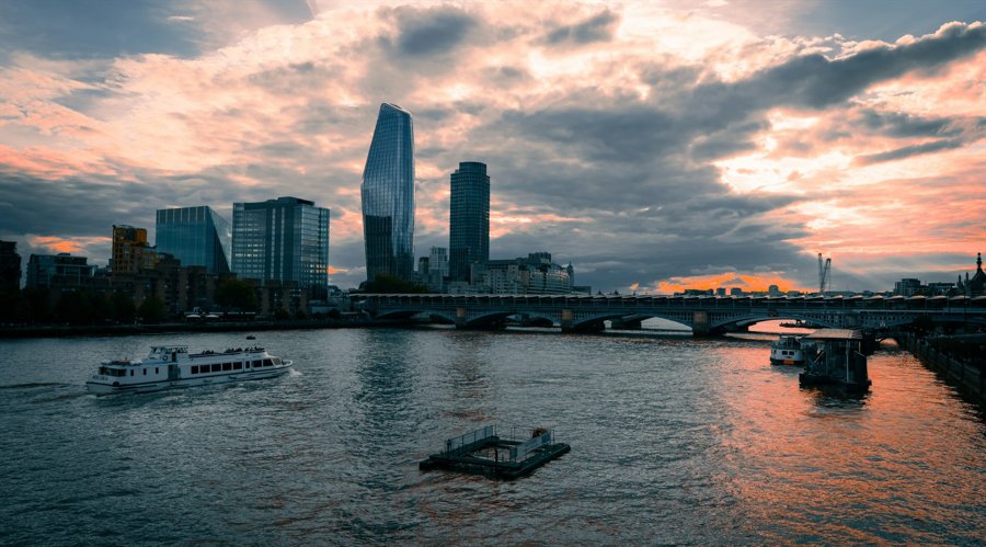 解锁新市场!梅州观赏鱼 “游” 进马来西亚