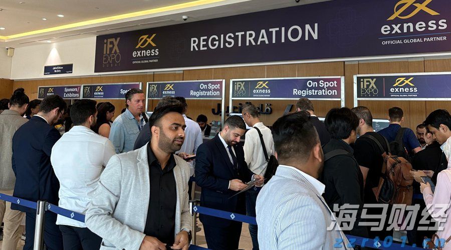 特朗普称美将对芯片和半导体征收约100%的关税