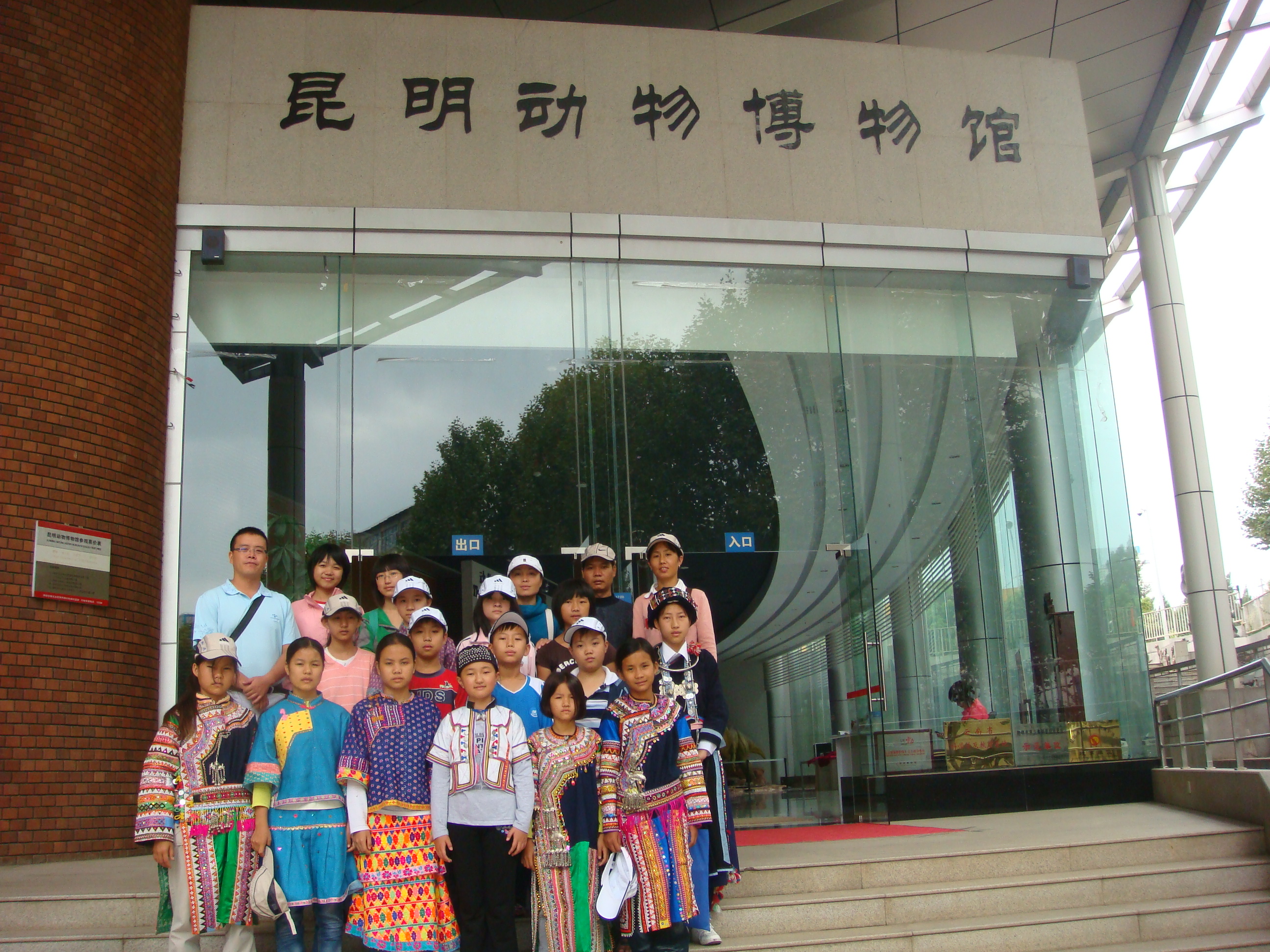 港股开盘 | 恒指低开0.45% 半导体板块表现不一，中芯国际(00981)跌超3%